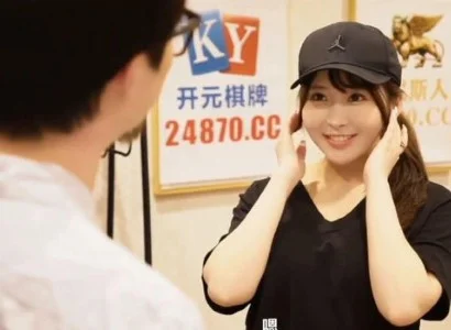 Cô gái giao hàng dễ tính dễ tính trong lúc làm việc