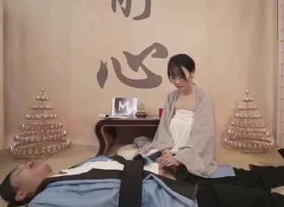 Vị nữ tu xinh đẹp tìm đến vị đạo sĩ bị thương