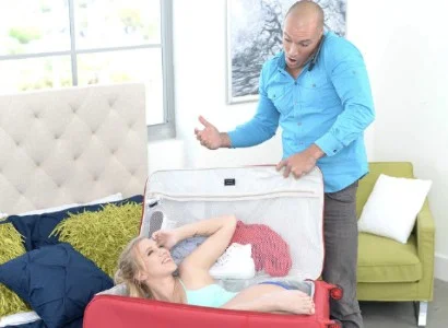 Chiếc vali bí ẩn chứa điều bí mật