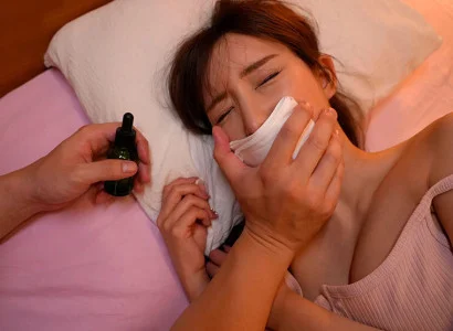 Tên này đưa thuốc mê vào cơ thể cô em họ xinh đẹp và quan hệ